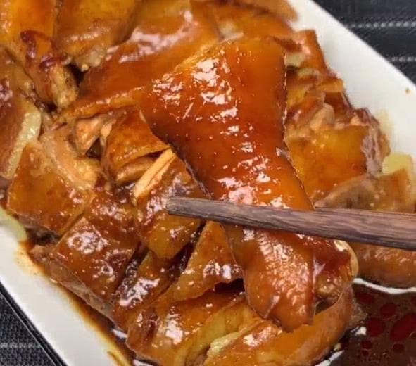 Cantonese Soy Sauce Chicken (Si Yau Gai)