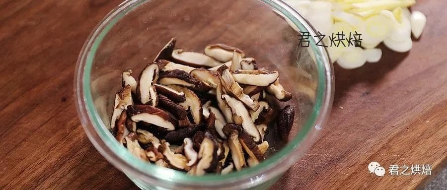 Rehydrated shiitake caps sliced, with the prepared aromatics beside them.