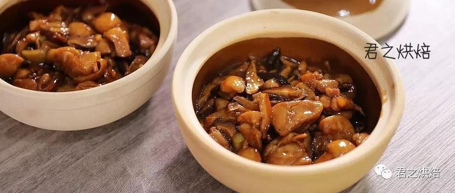 Chicken and mushrooms divided between two bowls, ready for the final steaming stage.